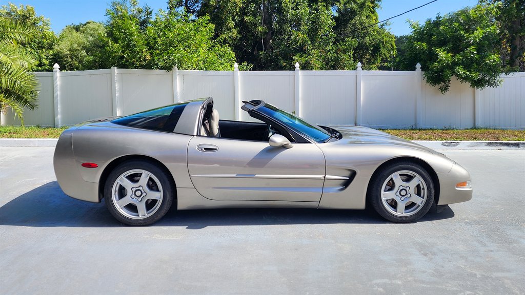 1998 Chevrolet Corvette Base - Photo 9